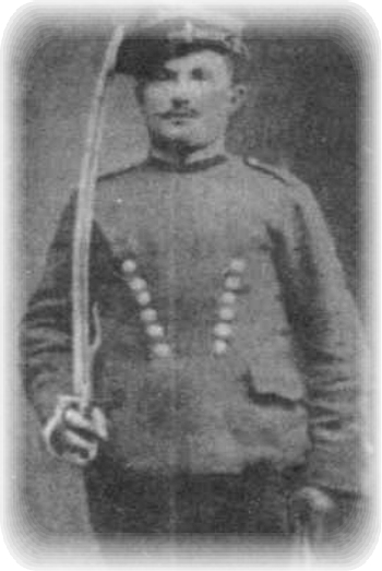 Franciszek Ćwiertnia w mundurze ułana.w mundurze ułana.