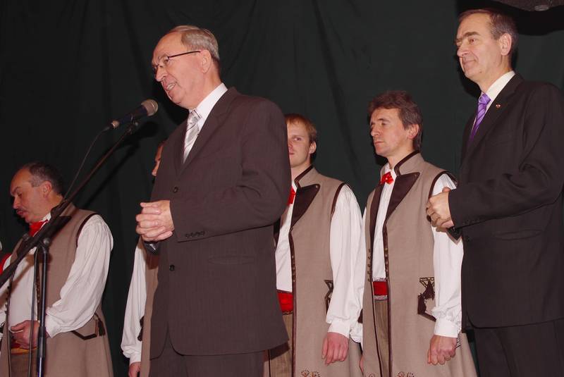zespół powitał wójt Gminy Kaźmierz dr Wiesław Włodarczak - członek TMWiZW w Kaźmierzu